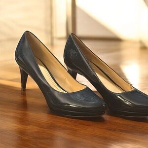 Cole Haan Nike Air Patent Heel Pumps in Navy